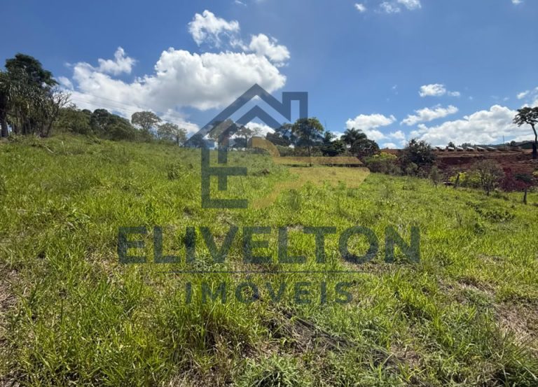 Terreno de 6.000 m² a 1,5 km da Fernão Dias em Camanducaia/MG
